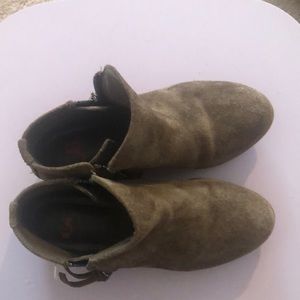 Girls boots